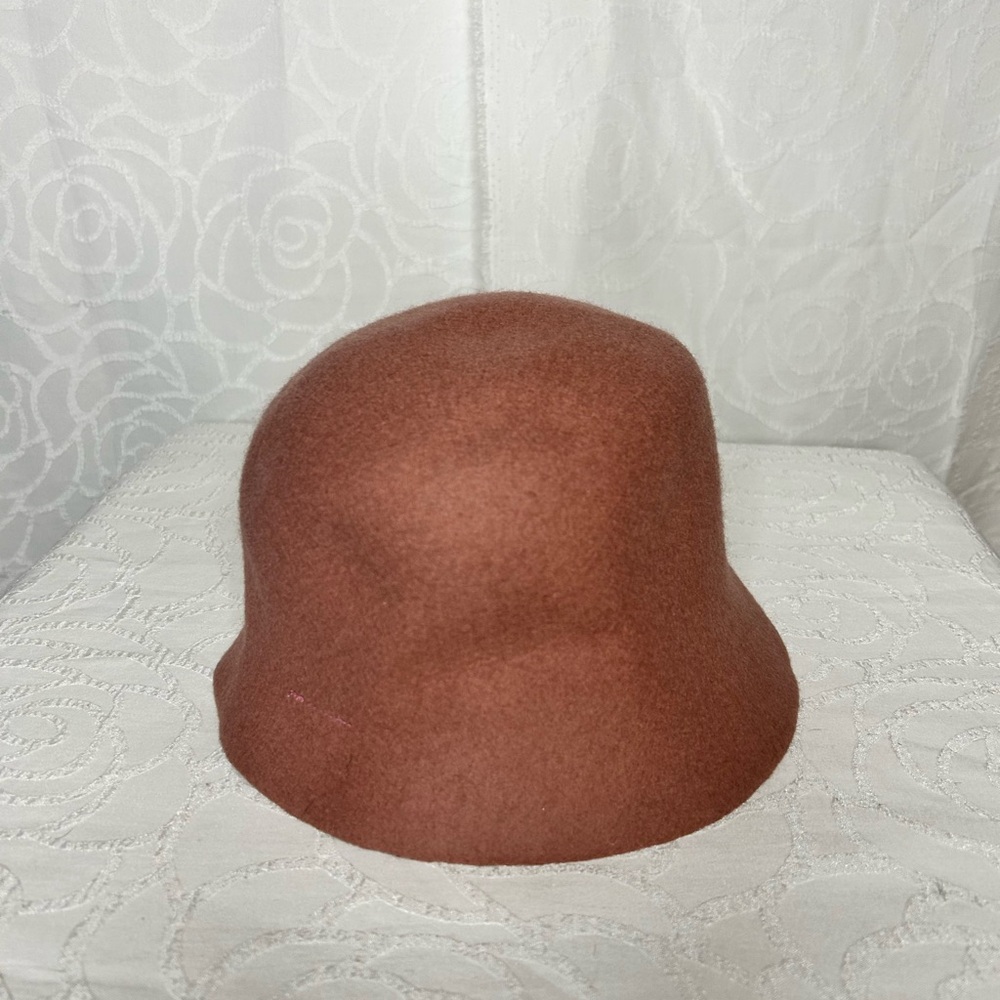 Women’s 100% Wool mauve bucket hat. Made in Italy.